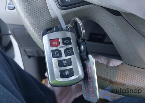 2012 Toyota Sienna Xle V6 8 Passenger из США, поврежденный, VIN 5TDYK3DC4CS260244